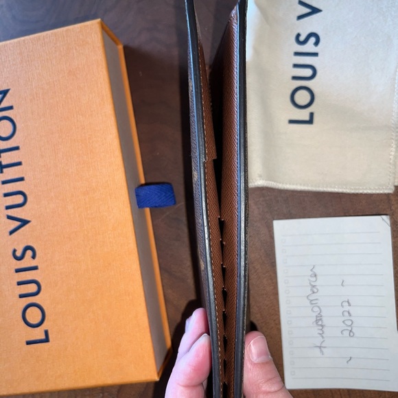 Louis Vuitton Brazza Wallet - Picture 12 of 16